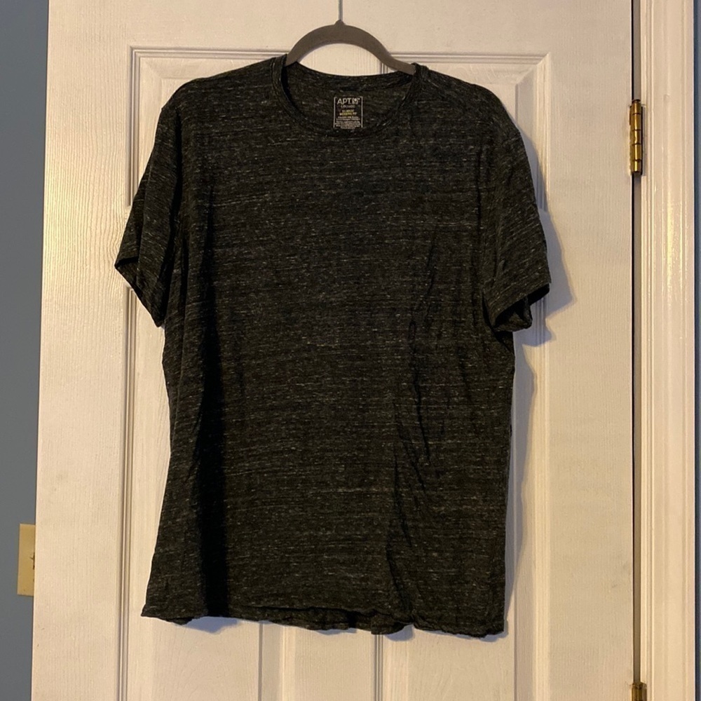 APT. 9 mens tee; size xl